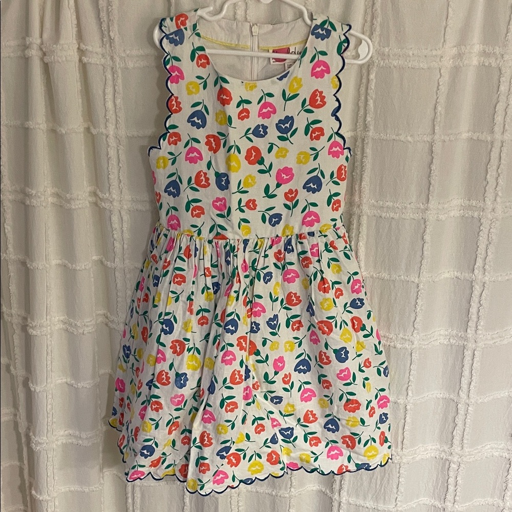 Mini Boden White Floral Scallop-Trim Dress with Multicolor Tulips 7-8Y
